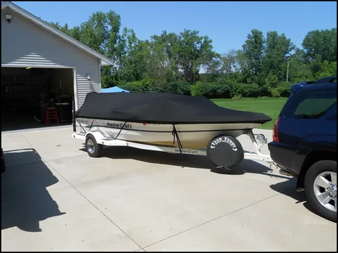 Custom boat cover on a Mastercraft, view 1